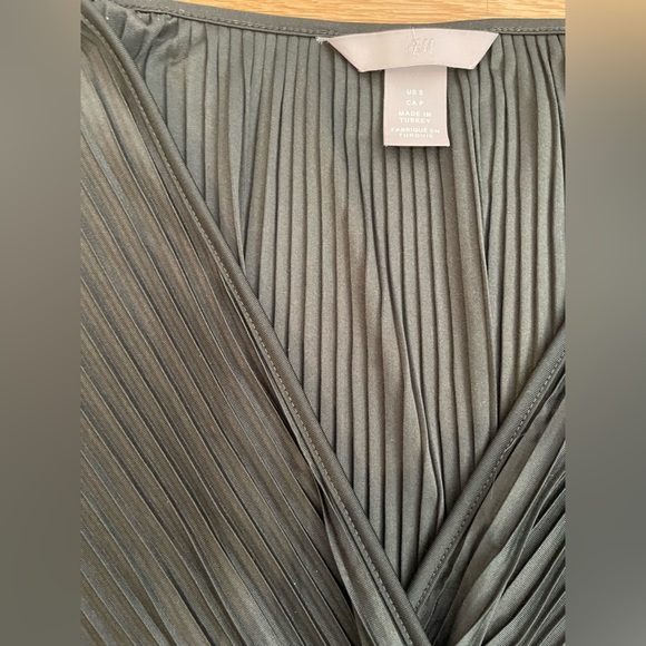 H&M Ribbed Green Dress with Tie Waist - Picture 3 of 4